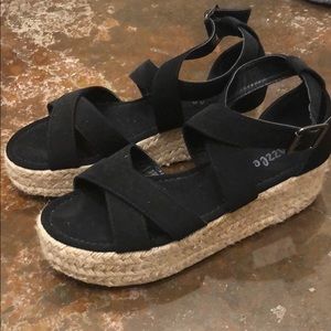 Pazzle platform black wrap sandal